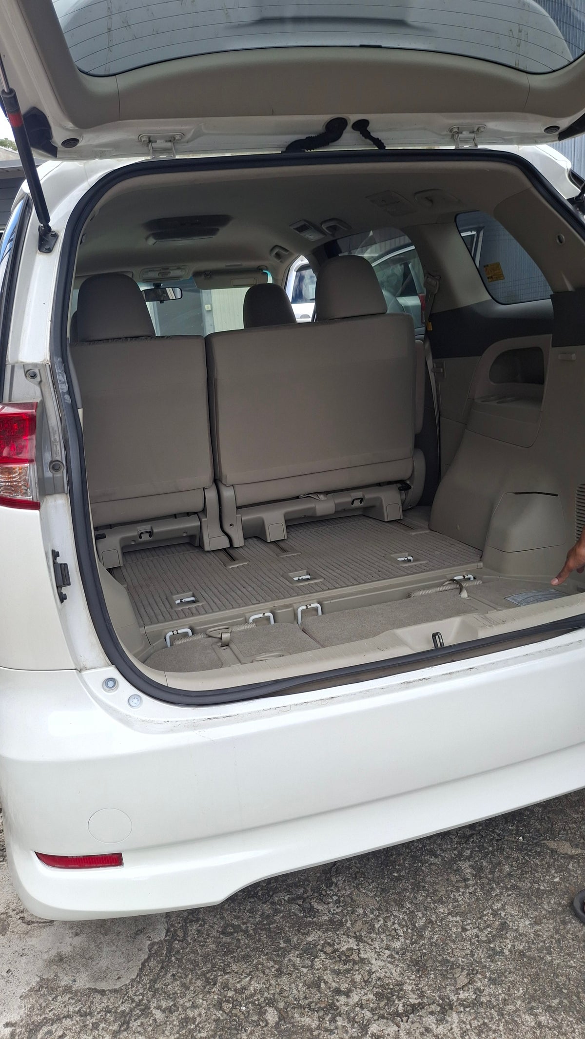 Car Lease: 2009 Toyota Estima Petrol