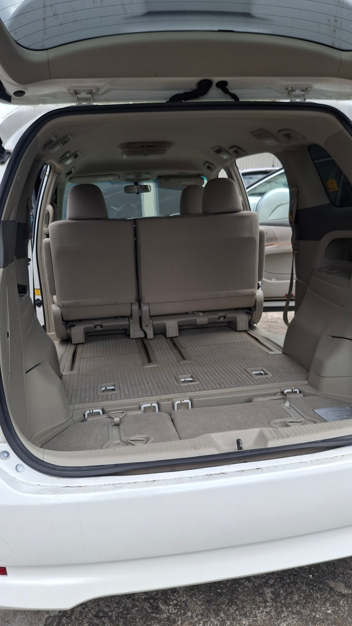 Car Lease: 2009 Toyota Estima Petrol